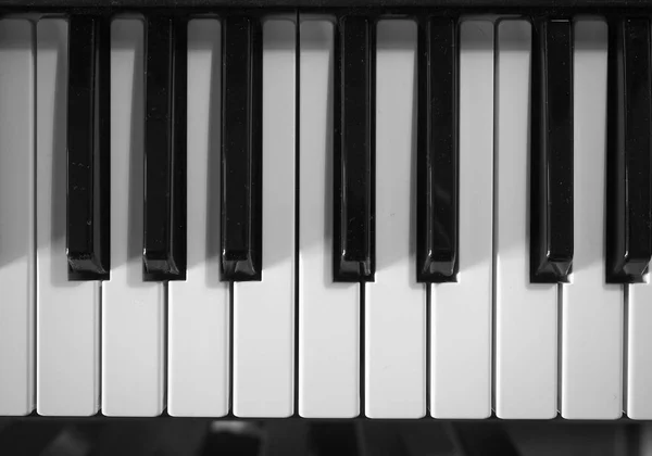 Elektronik Klavye Müzik Aletinin Siyah Beyaz Tuşları — Stok fotoğraf
