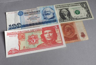 Marx, Washington, Che Guevara ve Lenin 'in DDR, ABD, Küba ve CCCP banknotları üzerine portreleri