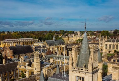 Cambridge, İngiltere'de şehrin havadan görünümü