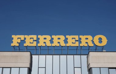 Alba, İtalya - Şubat 2019 yaklaşık: Ferrero çikolata üreticisi ve şekerlemeler şirket merkezi
