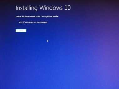 Redwood, ABD - Şubat 2019 yaklaşık: Timelapse yükseltme gösterilen Microsoft Windows 7 için Windows 10. Her ne kadar birçok adet hala Win 7 çalıştırmak, destek güvenli kalmak geçirilecek kullanıcılar zorlama 20 Ocak sona erecektir
