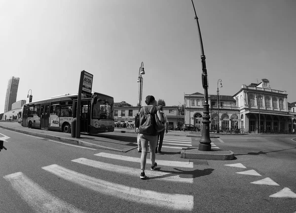 Залізничного вокзалу Порта Суза в Турині у чорно-білому — стокове фото
