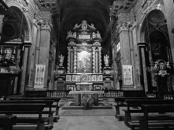 San Francesco da Paolan kirkko Torinossa mustavalkoisena — kuvapankkivalokuva