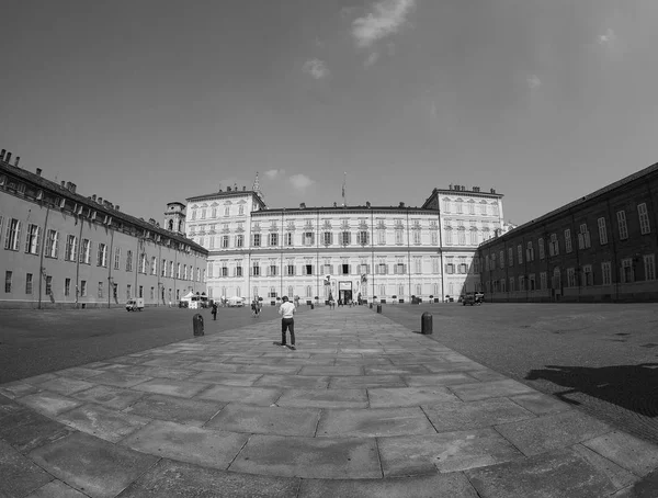 Piazza castello square in turin gesehen mit fisheye in schwarz und weiß — Stockfoto