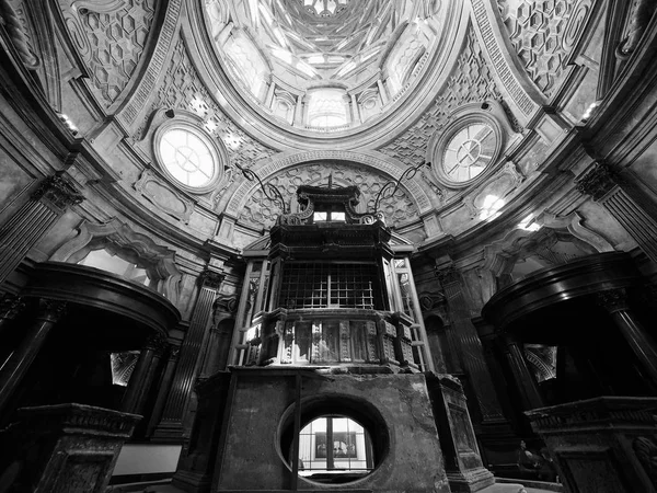 Cappella della Sindone dome v Turíně v černé a bílé — Stock fotografie