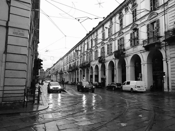 Via Po i Torino, svart på hvitt – stockfoto