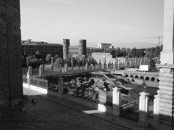 Porta Palatina (Palatine Gate) in Turin in black and white — Stock Photo, Image