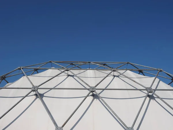 Struttura della cupola di trazione dell'esoscheletro geodetico — Foto Stock