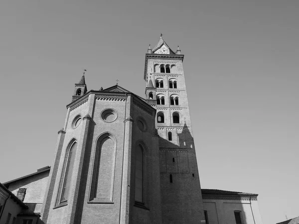 Cathédrale San Lorenzo à Alba en noir et blanc — Photo