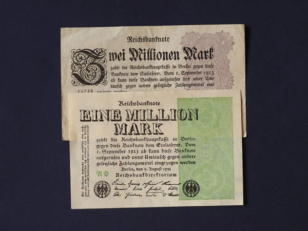 Eine und Zwei miljoen Mark (een en twee miljoen Mark) notities — Stockfoto