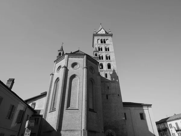 San Lorenzo Cathedral in Alba in black and white — Stock Photo, Image