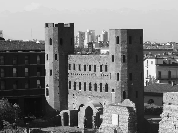 Porta Palatina (Porta Palatina) em Turim em preto e branco — Fotografia de Stock