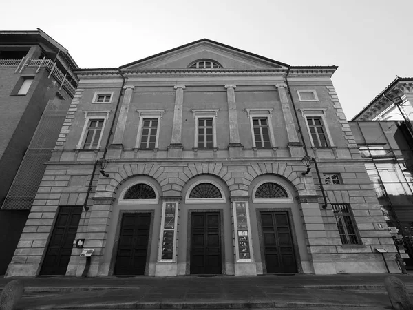 Teatro Sociale (Teatro Social) em Alba a preto e branco — Fotografia de Stock