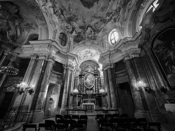 Eglise Santa Maria Maddalena à Alba en noir et blanc — Photo