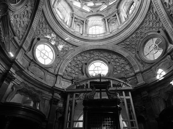 Dôme Cappella della Sindone à Turin en noir et blanc — Photo