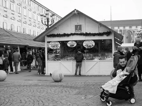 Mercado de Natal em Turim em preto e branco — Fotografia de Stock