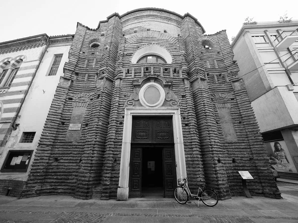 Igreja de Santa Maria Maddalena em Alba em preto e branco — Fotografia de Stock