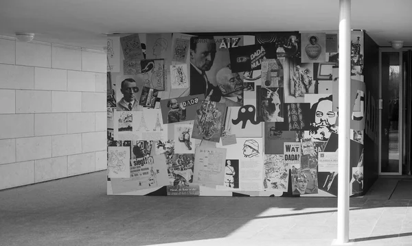 Galeria sztuki Fondazione Ferrero w Alba w czerni i bieli — Zdjęcie stockowe