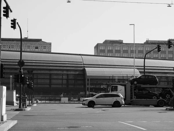 Estação Porta Susa em Turim em preto e branco — Fotografia de Stock