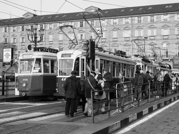 Straßenbahn der Baujahre 2759 und 447 beim Turin Trolley Festival in schwarz und — Stockfoto