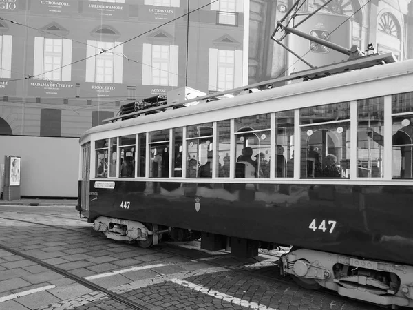 Vintage 447 spårvagn vid Turin vagn Festival i svart och vitt — Stockfoto