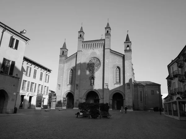 Cattedrale di San Lorenzo ad Alba in bianco e nero — Foto Stock