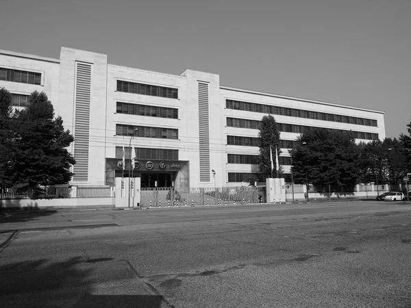 Fiat Mirafiori Chrysler Automobiles (FCA) car factory in Turin i — Stock Photo, Image