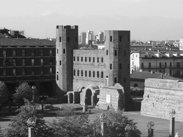 Siyah beyaz Torino'da Porta Palatina (Palatine kapısı) — Stok fotoğraf