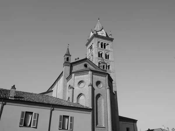 De kathedraal van San Lorenzo in Alba in zwart-wit — Stockfoto