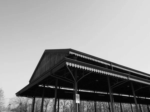 Mercato Coperto em Alba em preto e branco — Fotografia de Stock