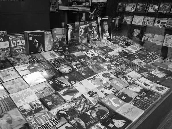 Muzikou v Turíně v černé a bílé — Stock fotografie