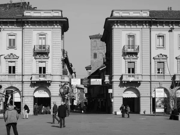 Plac Piazza Michele Ferrero w Alba w czerni i bieli — Zdjęcie stockowe