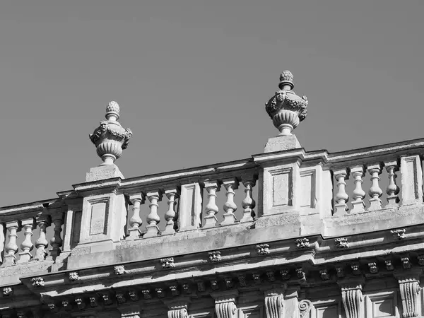 在都灵的马达玛宫在黑色和白色 — 图库照片