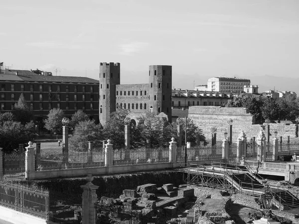 Porta Palatina a Torino in bianco e nero — Foto Stock