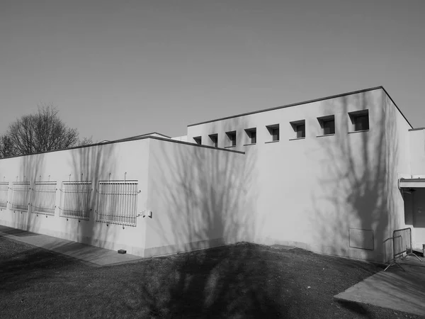 Fondazione ferrero kunstgalerie in alba in schwarz und weiß — Stockfoto