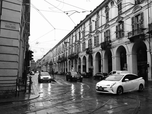 Via Po w Turynie w czerni i bieli — Zdjęcie stockowe