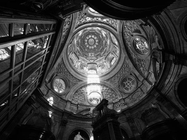 Dôme Cappella della Sindone à Turin en noir et blanc — Photo
