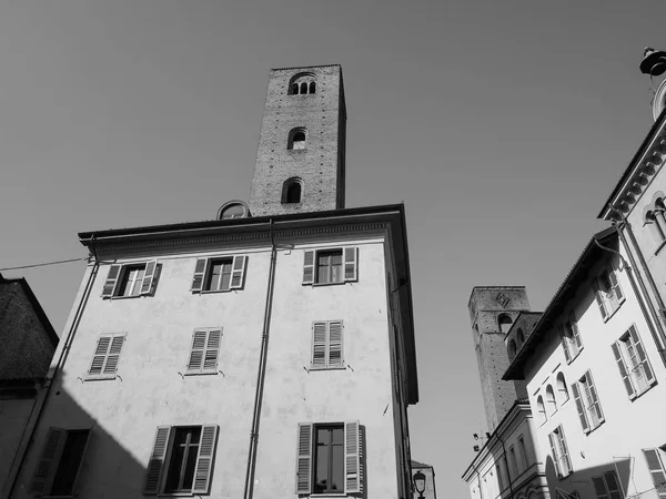 Piazza risorgimento platz in alba in schwarz und weiß — Stockfoto