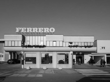 Alba Ferrero merkezinde siyah ve beyaz