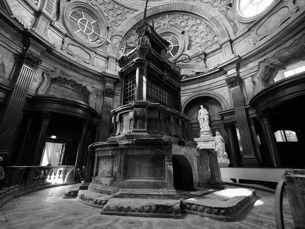 Cappella della Sindone em Turim em preto e branco — Fotografia de Stock