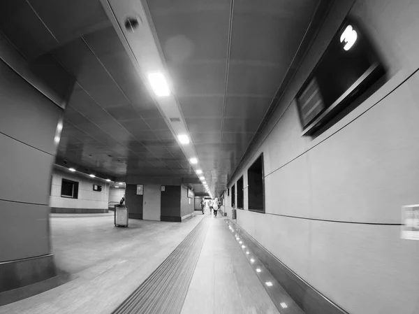 Station Porta Susa à Turin en noir et blanc — Photo