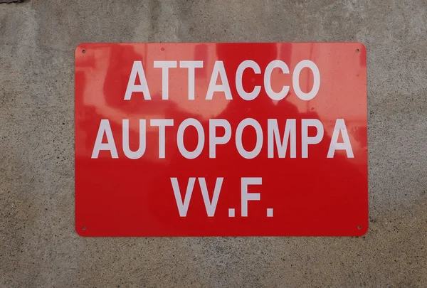 İtalyan yangın motoru bağlantı işareti — Stok fotoğraf