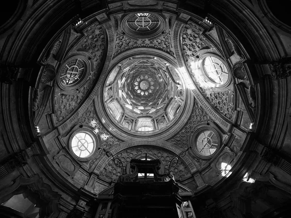 Cappella della Sindone dome v Turíně v černé a bílé — Stock fotografie