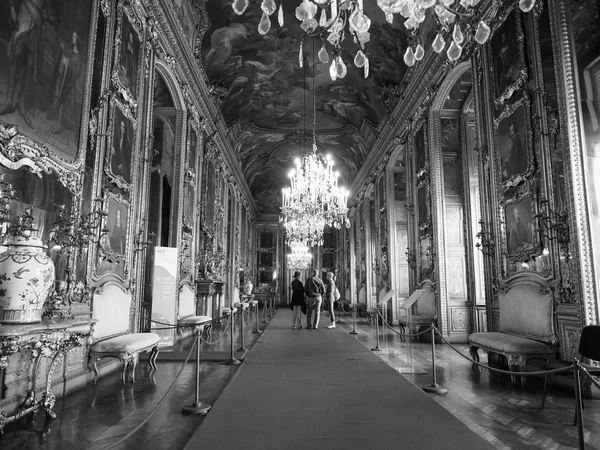 Палаццо Реале в Турине в черно-белом — стоковое фото