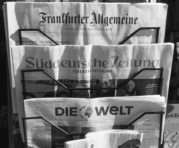 Jornais alemães em Turim a preto e branco — Fotografia de Stock
