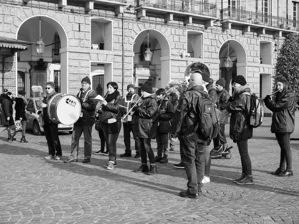 Banda del Roero marching band in Turin in black and white — Stock Photo, Image