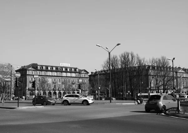 Torino 'daki Piazza Statuto siyah beyaz — Stok fotoğraf