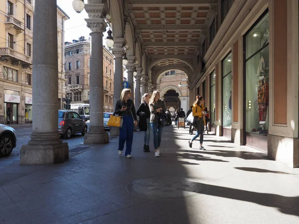 İnsanlar Turin şehir merkezinde — Stok fotoğraf