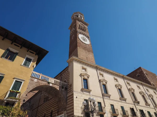 Náměstí Piazza delle erbe v verona — Stock fotografie