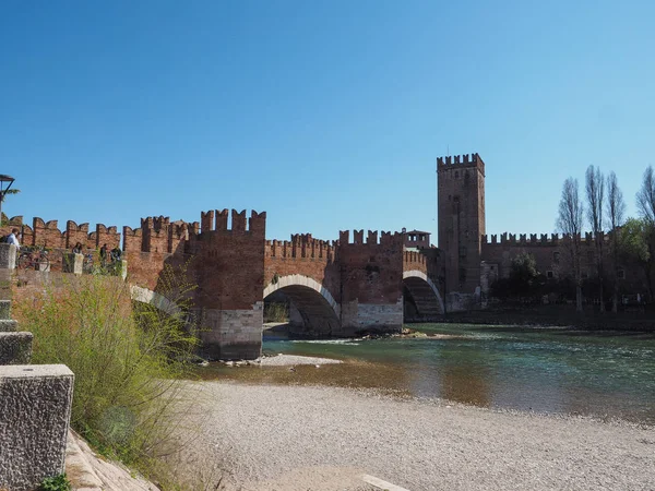 Castelvecchio brug aka Scaliger brug in Verona — Stockfoto